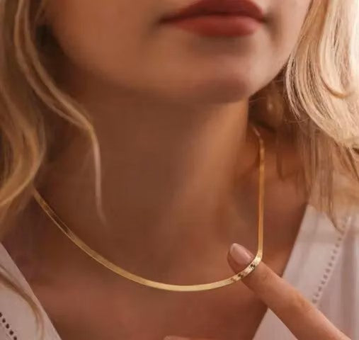 Soleil Curve Necklace