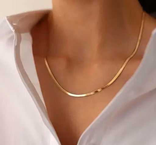 Soleil Curve Necklace